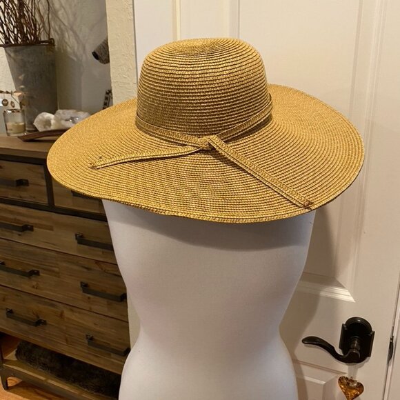 Straw sunhat - adjustable rim - Picture 1 of 3